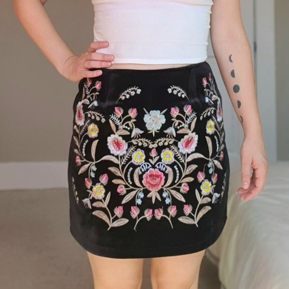 Embroidered Elli White Velvet Skirt - Picture 1 of 3